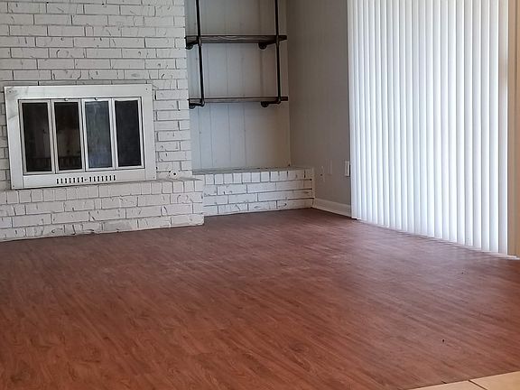 2nd image of 2613 Wyandotte Way