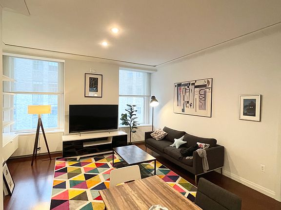 4th image of 55 Wall St APT 722