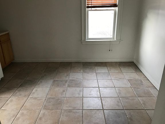 Large eat- in kitchen
