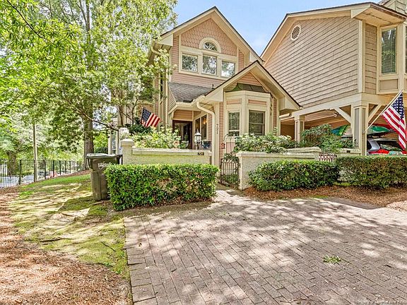 2nd image of 721 Victorian Pl #721
