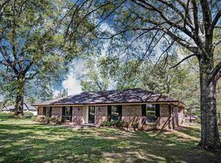 107 Castlewood Dr, Clinton, MS 39056