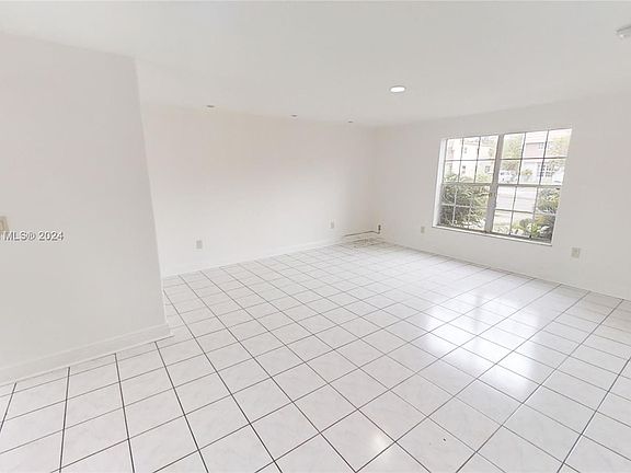 4th image of 7908 Kimberly Blvd #405