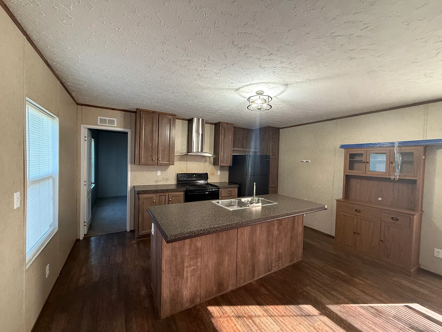 3 bed, 1152 sqft, $1,200 — Photo 4