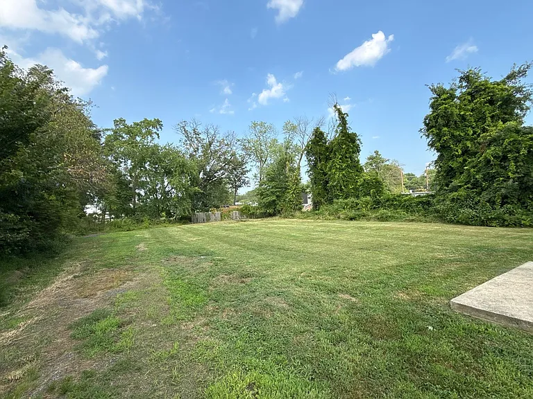 7520 Burgess Ln — Photo 25