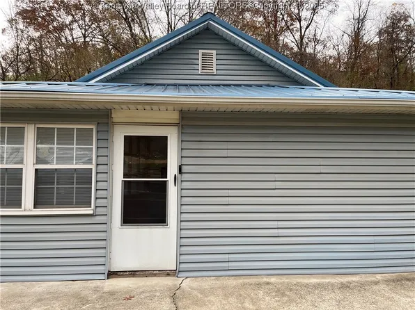 1871 Roxalana Rd, Dunbar, WV 25064