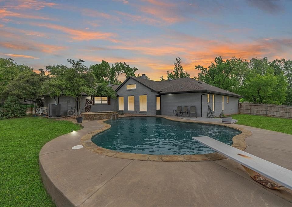 1st image of 1213 Pine Oak Dr