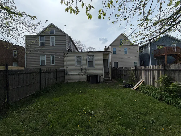 7423 S Saint Lawrence Ave — Photo 19