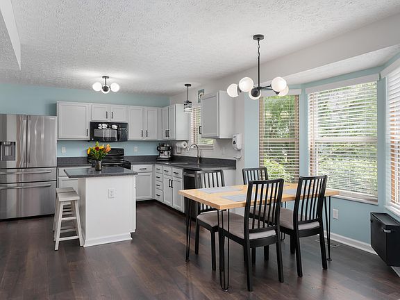 4th image of 5464 Riverbrook Dr
