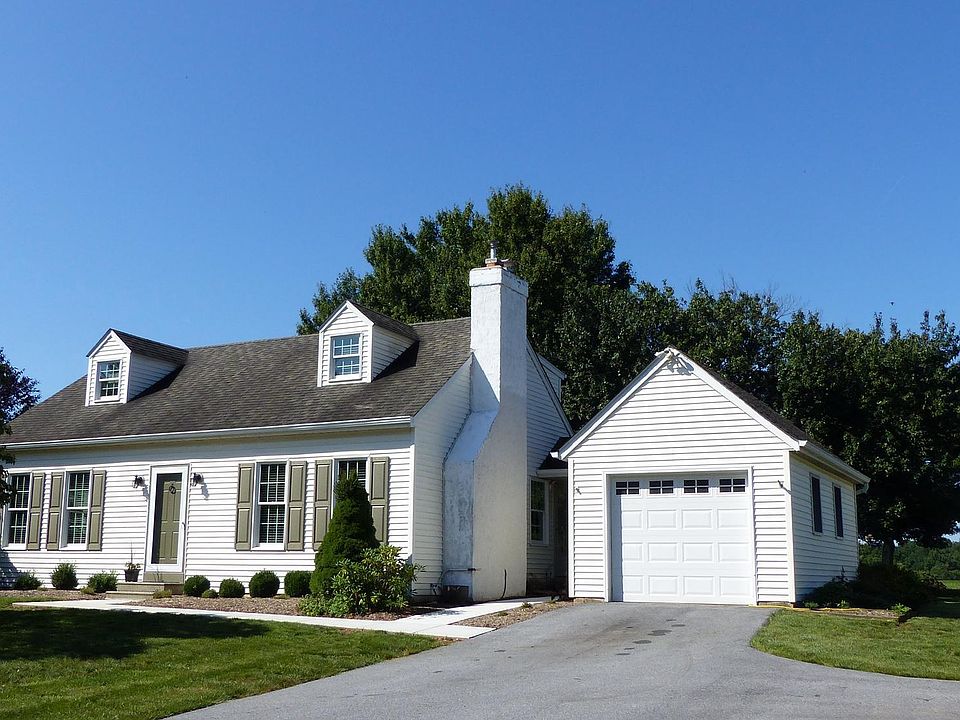 1st image of 18 Berkley Dr
