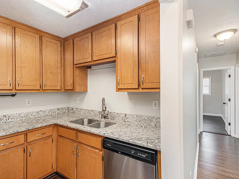 1602 Sycamore Dr NW — Photo 3