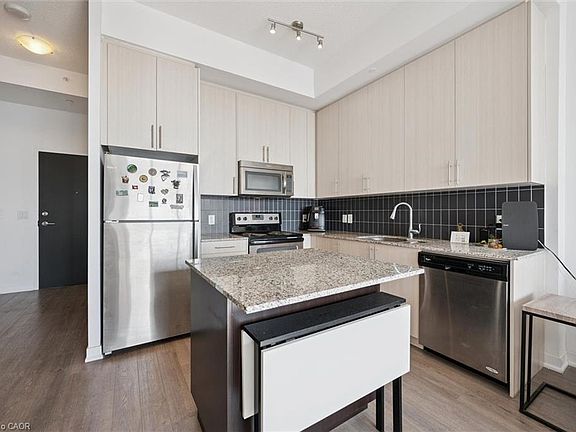 4th image of 85 Duke St W #1707