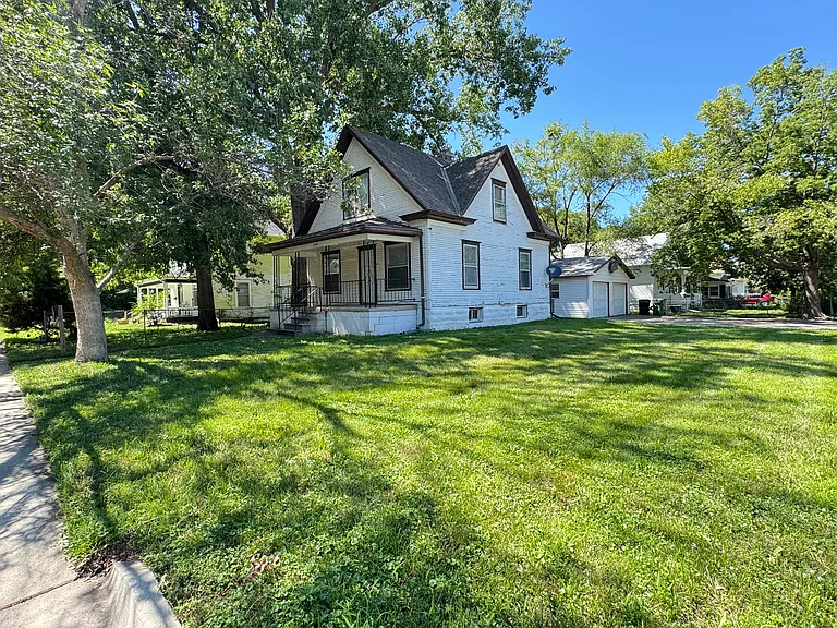 2344 Dudley St — Photo 17