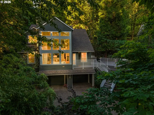 5825 SW Sheridan Ct, Portland, OR 97221