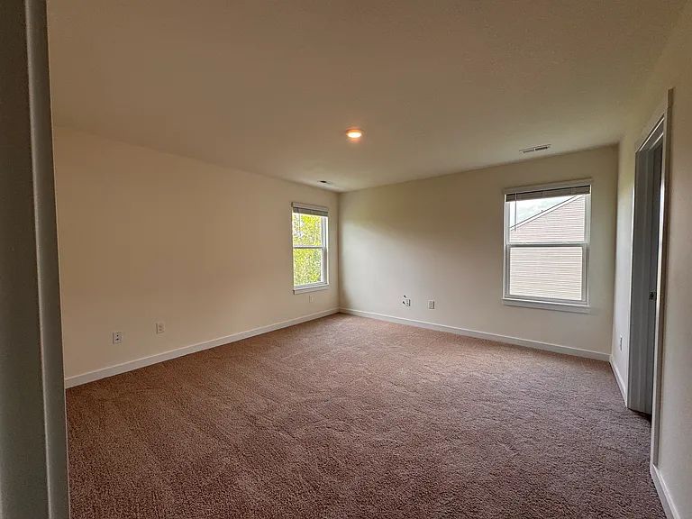 574 White Oak Ln — Photo 7