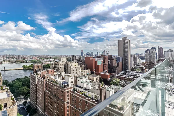 Rented by Bond New York | media 138