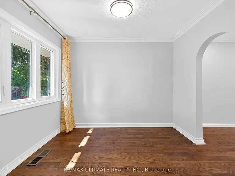 50 Charlemont Cres — Photo 10