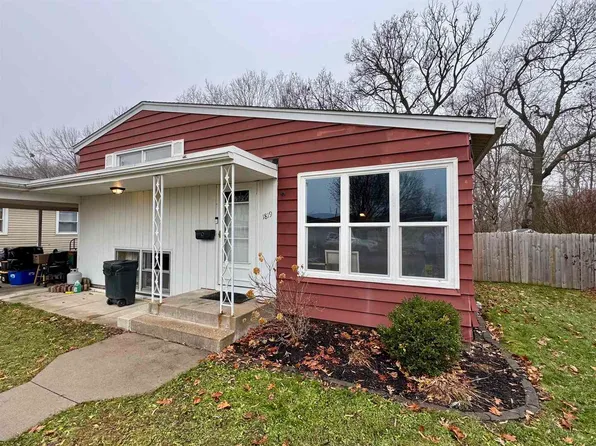 1819 47th Street Ct, Moline, IL 61265