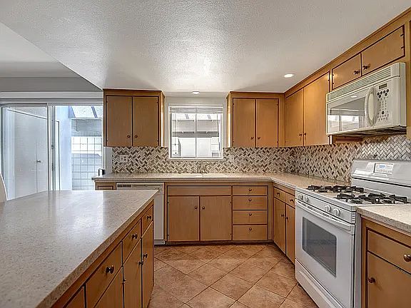 3rd image of 2548 S Sierra Madre