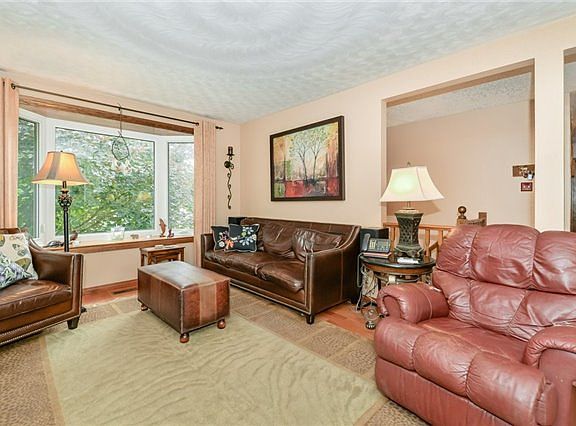 3rd image of 167 Harvard Rd
