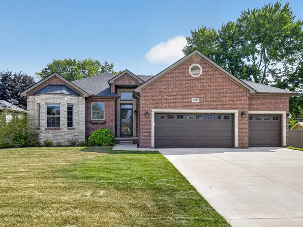 23110 Merlene Dr, Macomb, MI 48042