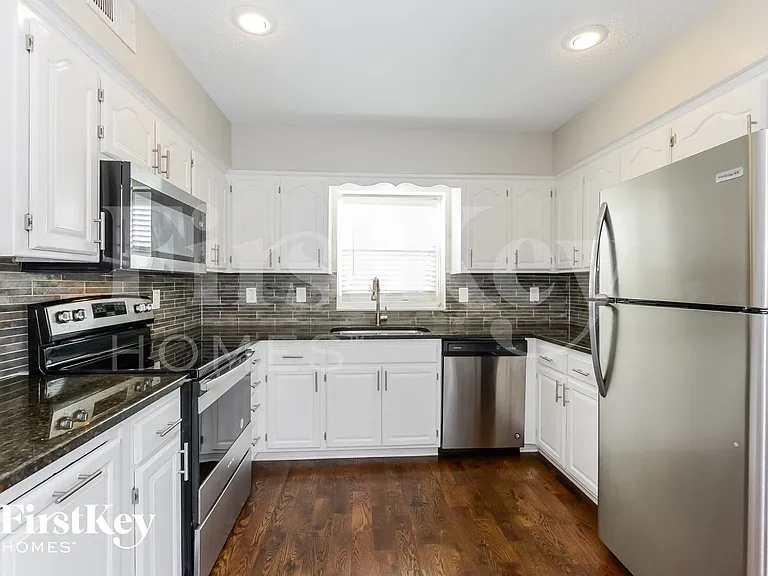 704 York Dr — Photo 7