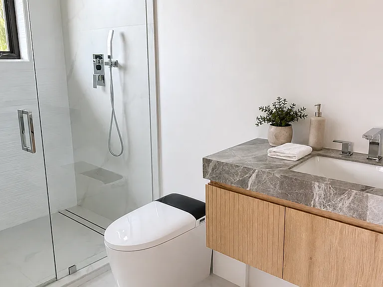 16442 NE 31st Ave — Photo 5