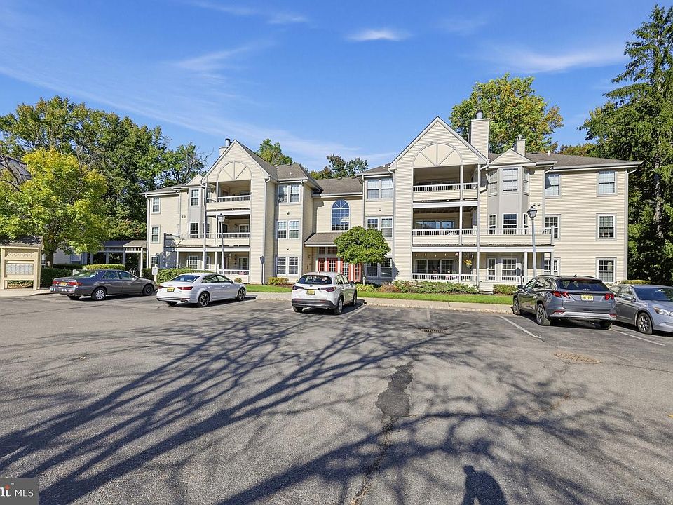 1st image of 114 Cascade Ct APT 2