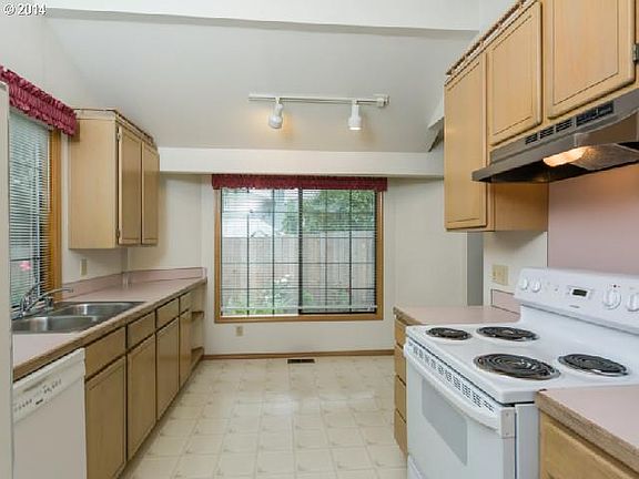 5th image of 9415 NE 32nd Ave