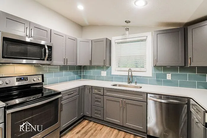 2 bed, 2.0 bath, 1243 sqft, $2,200 — Photo 2