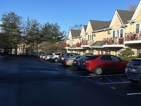 4th image of 109 Cambridge Ct