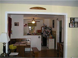3rd image of 318 School St
