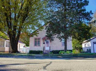 817 N Beaumont Rd, Prairie Du Chien, WI 53821