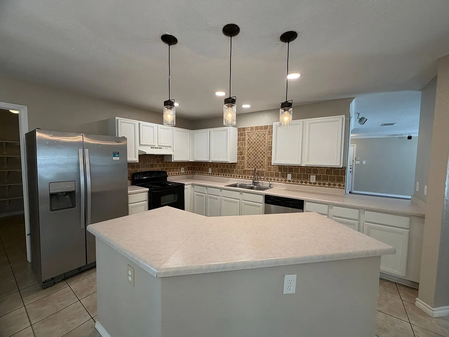 Nestled in Cul-de-sac in Redland Woods ~ 4/2.5 ~ NEISD ~ Large, Open Floor Plan — Photo 4