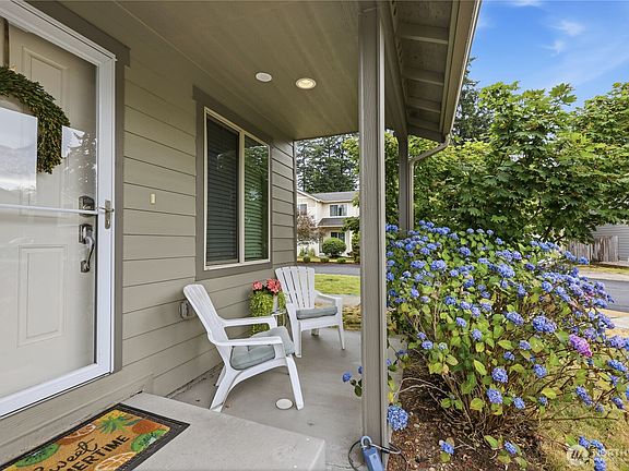3rd image of 291 NE Tronson Circle
