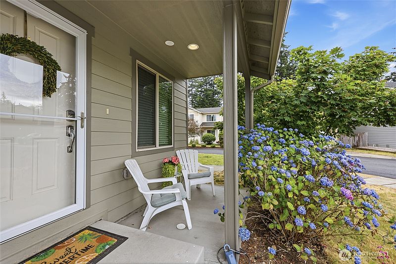 3rd image of 291 NE Tronson Circle