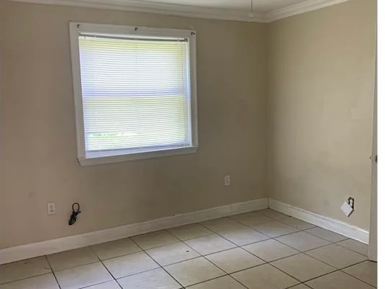 2031 Pace Blvd — Photo 1