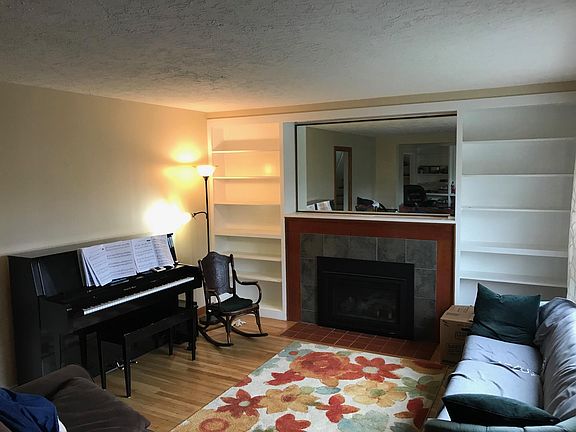 Front living room with new high efficiency gas fireplace.