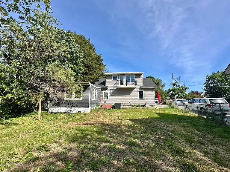 26 Townsend Ave — Photo 5