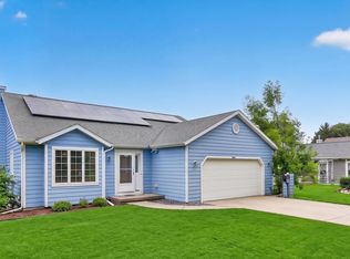 7862 W Oakbrook Cir, Madison, WI 53717