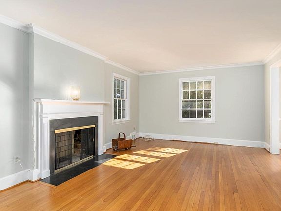 3rd image of 5821 Highland Dr
