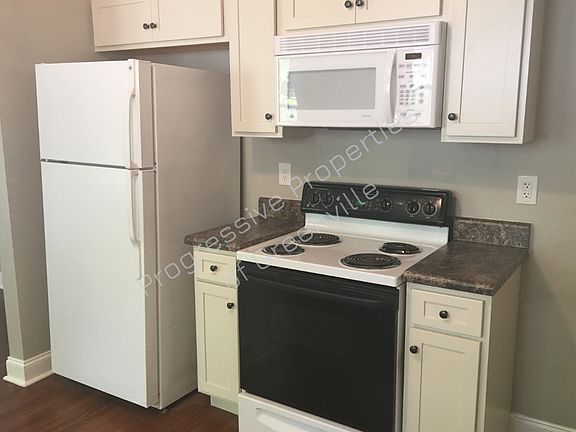 4th image of 210 Cornelia St