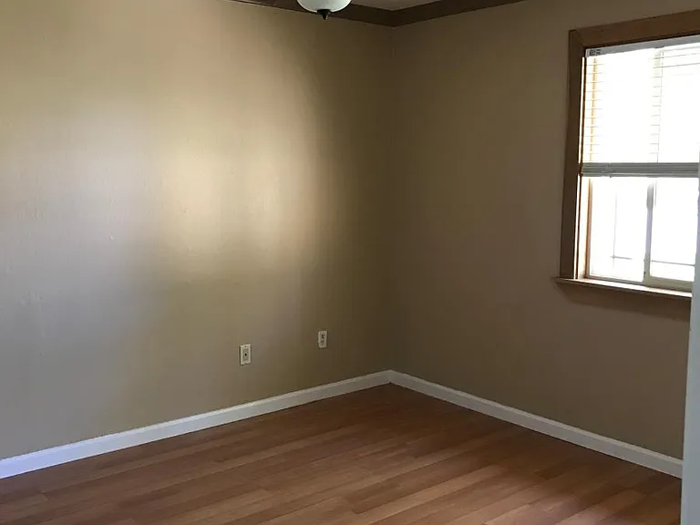 305 Georgiana Dr — Photo 9