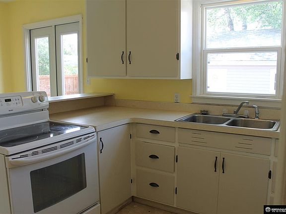 5th image of 114 E Lincoln Ave
