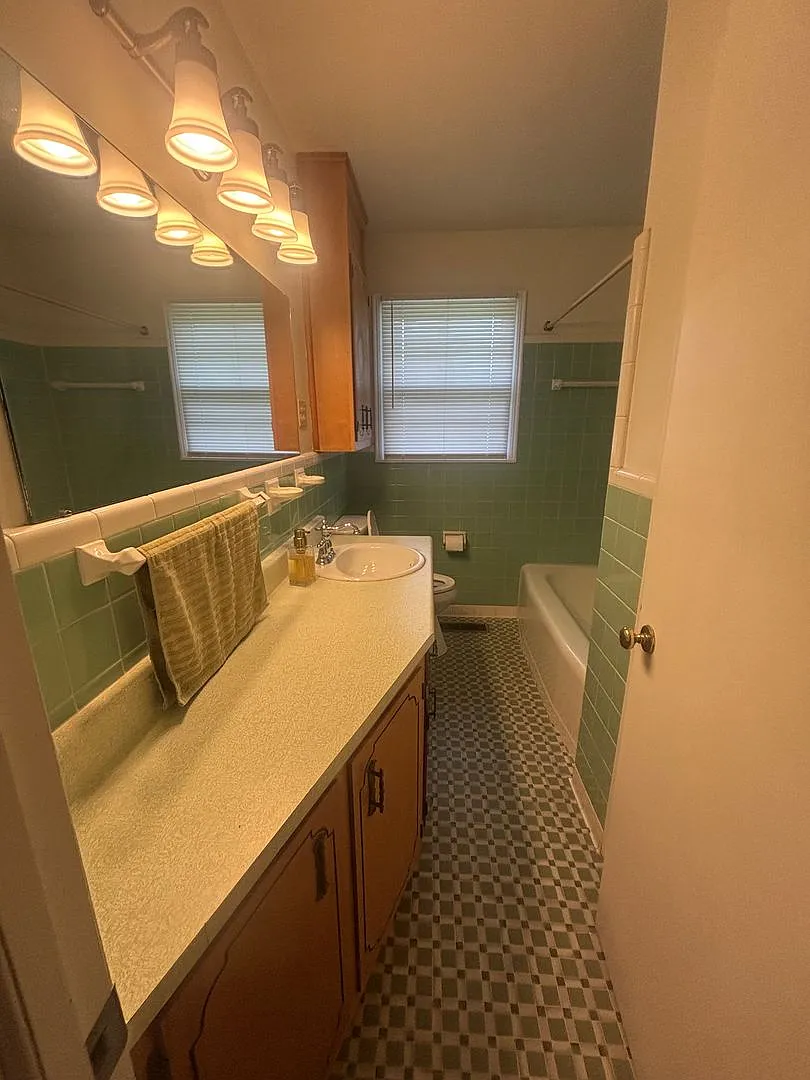 Welcome home to comfort and charm — Photo 4