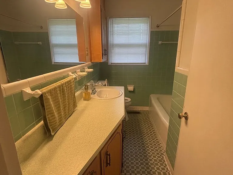1805 Stevens Dr NE — Photo 4