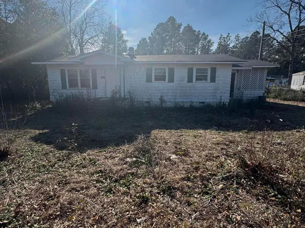 6255 Pine St, Fayetteville, NC 28311