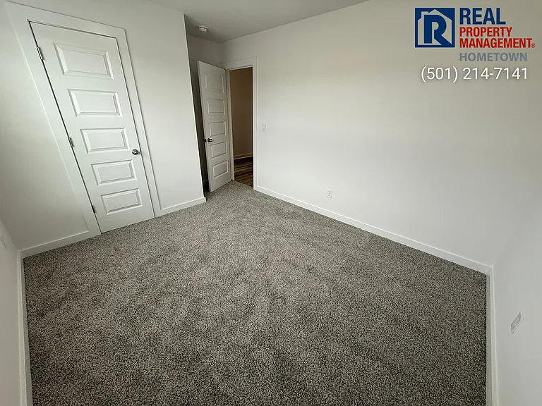 4340 Sloan Dr — Photo 12