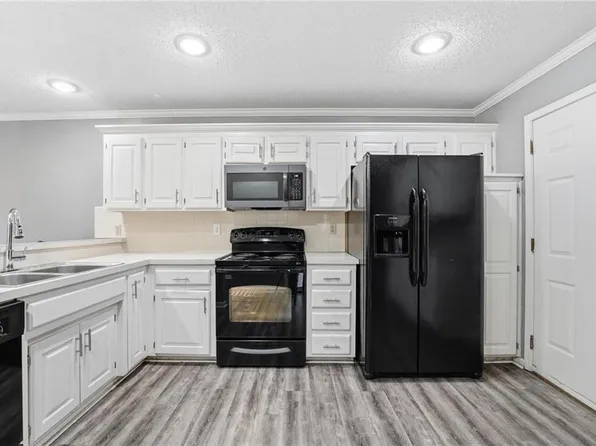 212 E Hansen Ct, Independence, MO 64055