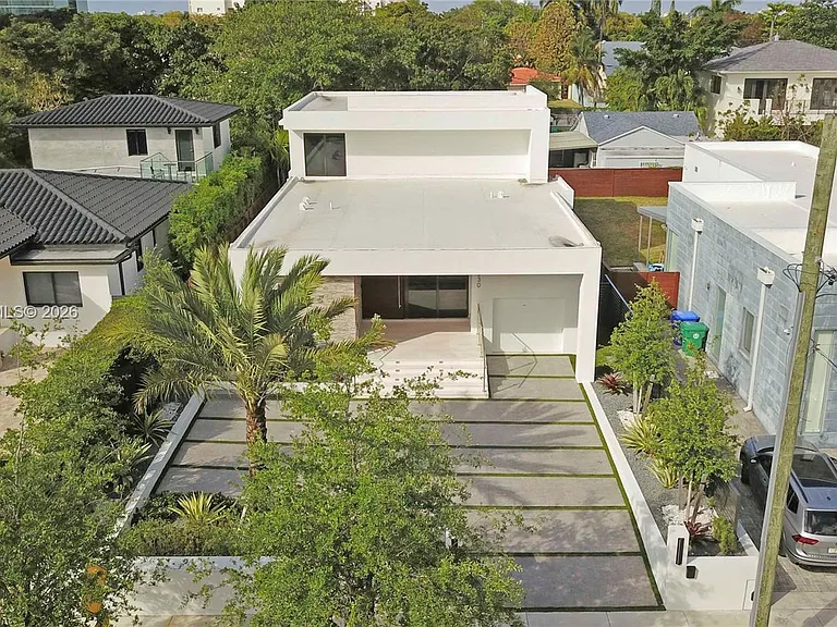 330 SW 19th Rd — Photo 36