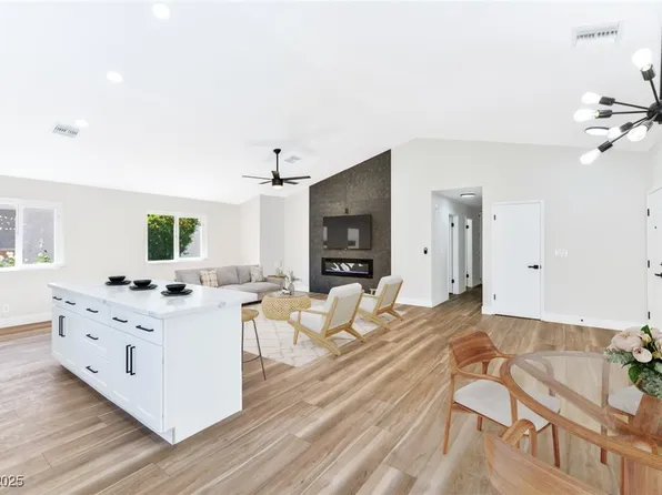 811 Spyglass Ln, Las Vegas, NV 89107